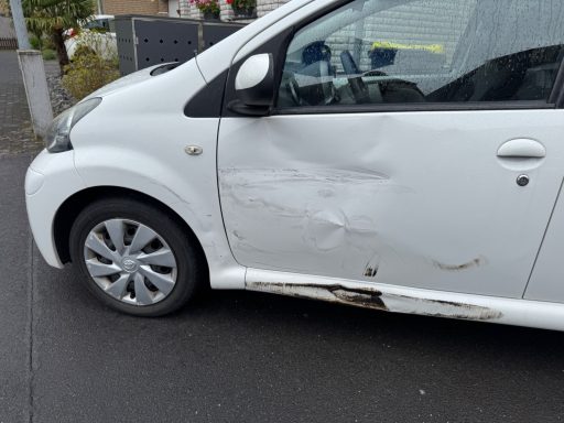 Seitlicher Unfallschaden an einem PKW – Kfz-Gutachten Butzbach