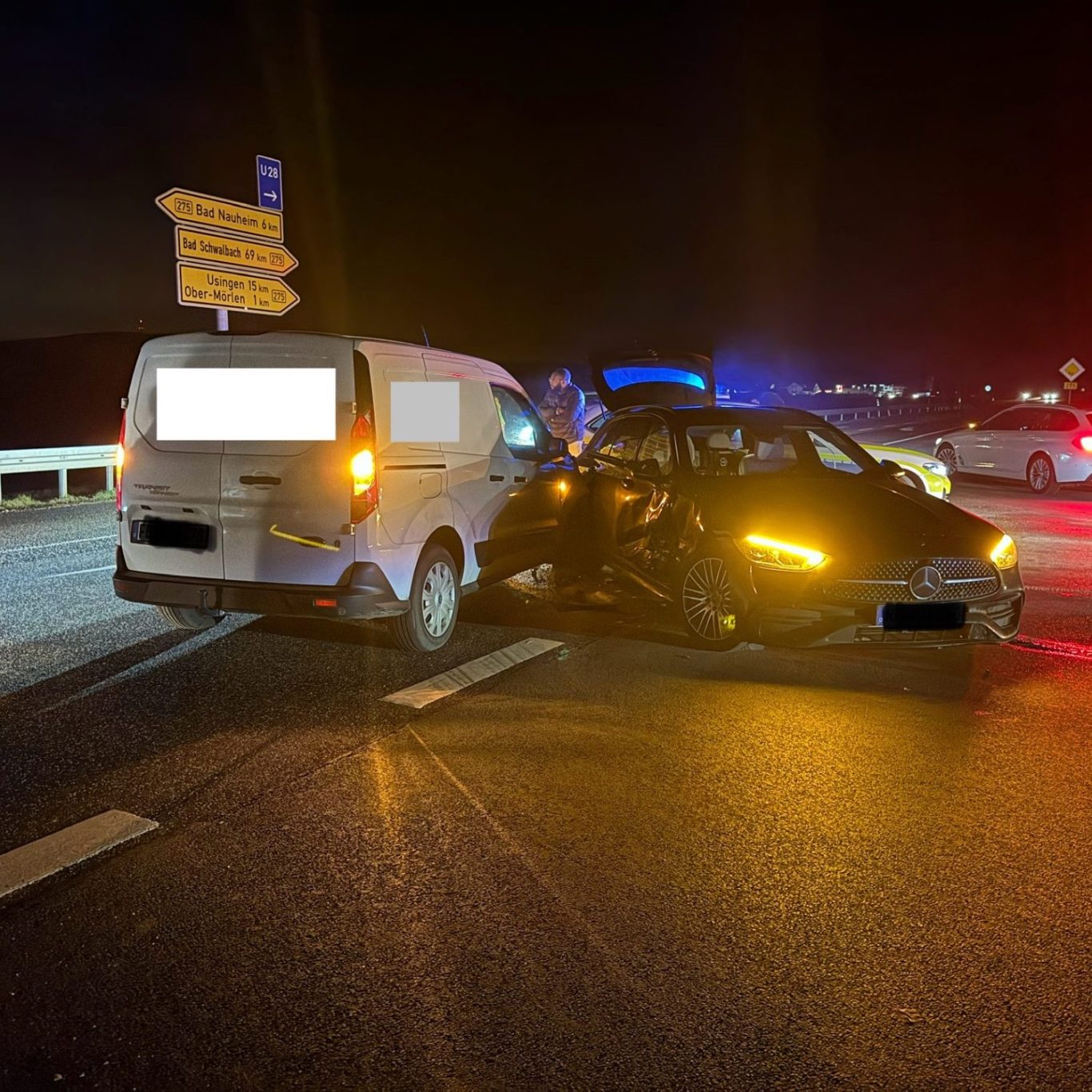 Vor-Ort-Begutachtung nach einem Verkehrsunfall bei Nacht in der Wetterau
